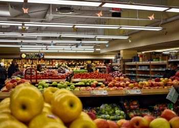 Canadian Consumer Food Purchases Trending Cashless