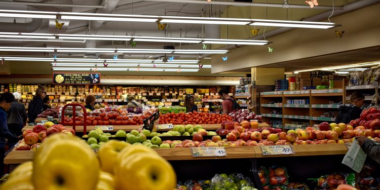 Canadian Consumer Food Purchases Trending Cashless