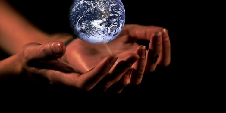 How Should Businesses Offset Risk Surrounding International Payments?