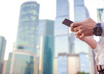 Is Apple Pay “Open” or Tilted to Favor Apple as EU Suspects?