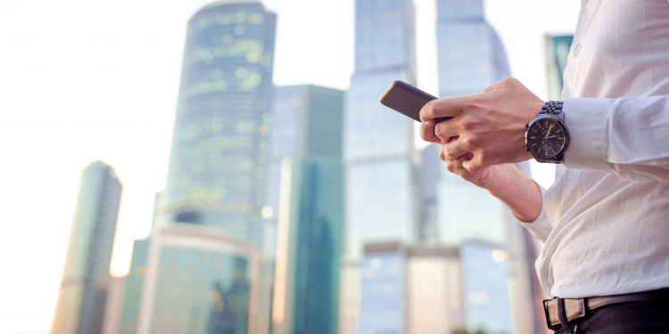 Is Apple Pay “Open” or Tilted to Favor Apple as EU Suspects?