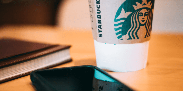 Some Starbucks Cafes Overwhelmed By Mobile Order and Pay Volume, Starbucks mobile payments