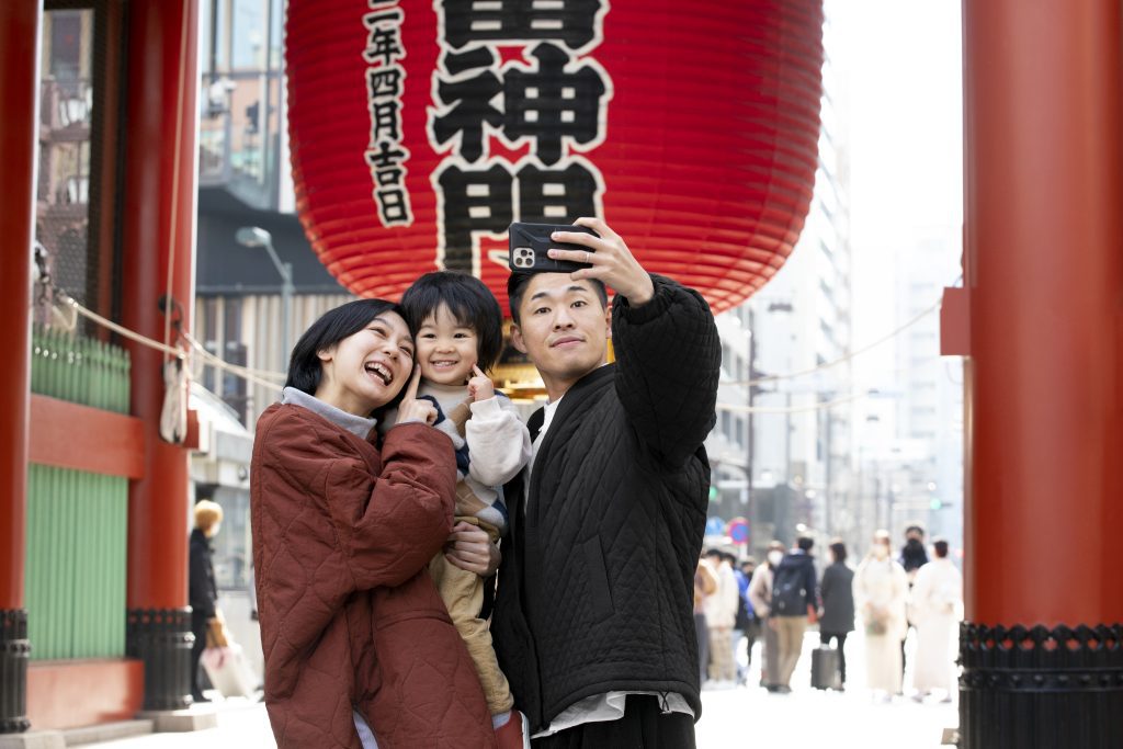 Japanese SmartBank Uses Prepaid App to Help Dual-Income Families