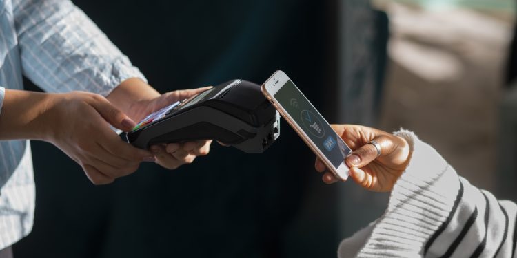 middle east instant payments, Apple Pay NFC loyalty